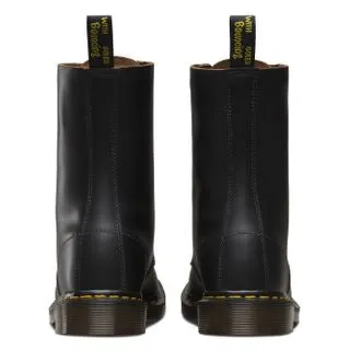 1490 Made in England Black Vintage Smooth Boot